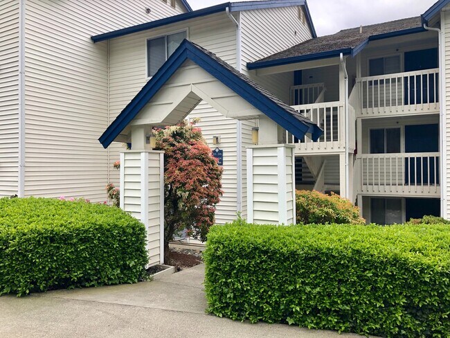 Building Photo - 1 Bedroom Near Lake Washington With Pool!