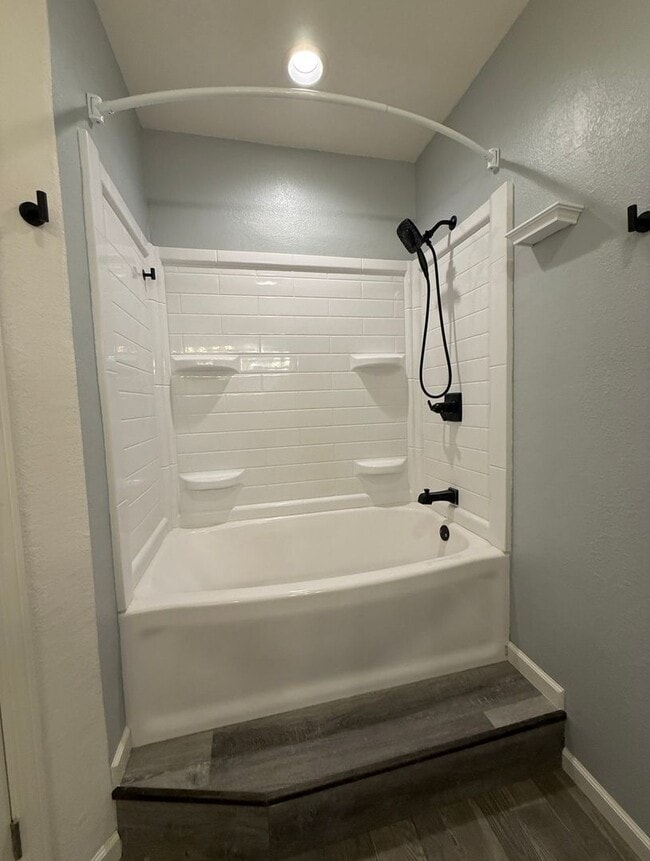 Building Photo - South Side...Newer 3 Bedroom 2 Bath House