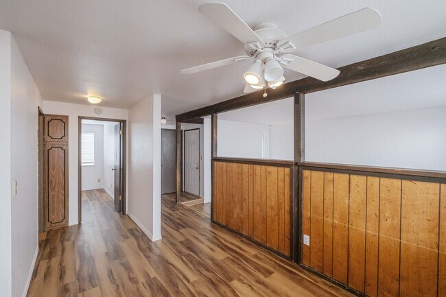 Building Photo - Beautiful 4 Bed, 2 Bath Townhouse with Lots of Closet Space and Laundry In Unit!
