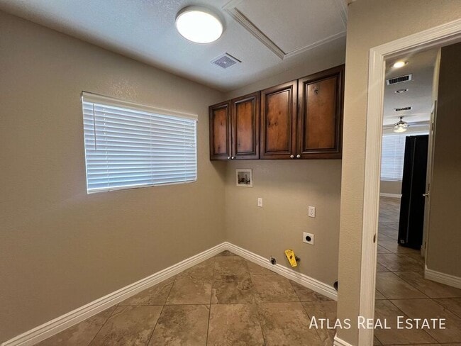 Building Photo - 9991 N High Meadow Trail