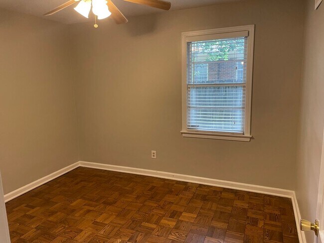 Building Photo - Spacious 4-Bedroom Home Just Minutes from the University of Memphis!