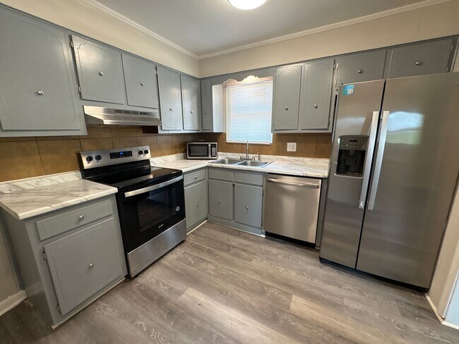 Building Photo - 2941 Rollingwood Dr