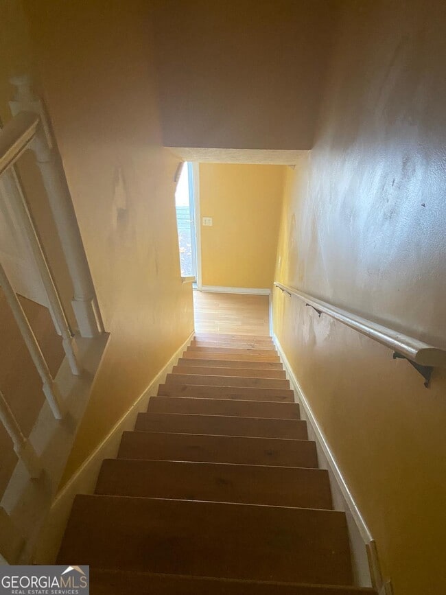 Building Photo - 2059 Charter Ln