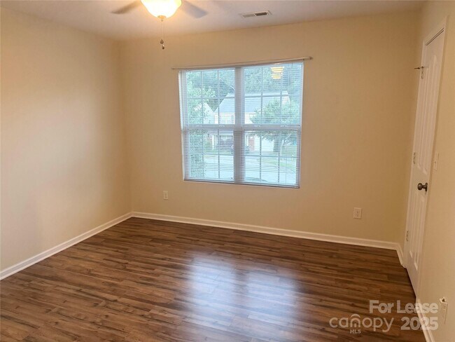 Building Photo - 815 Fescue Ct