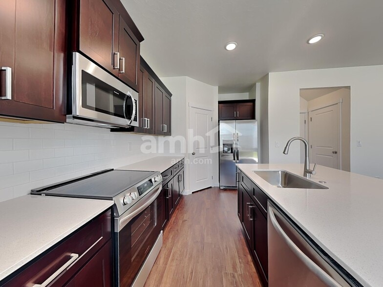 Building Photo - 1432 N Garnet Creek Ave