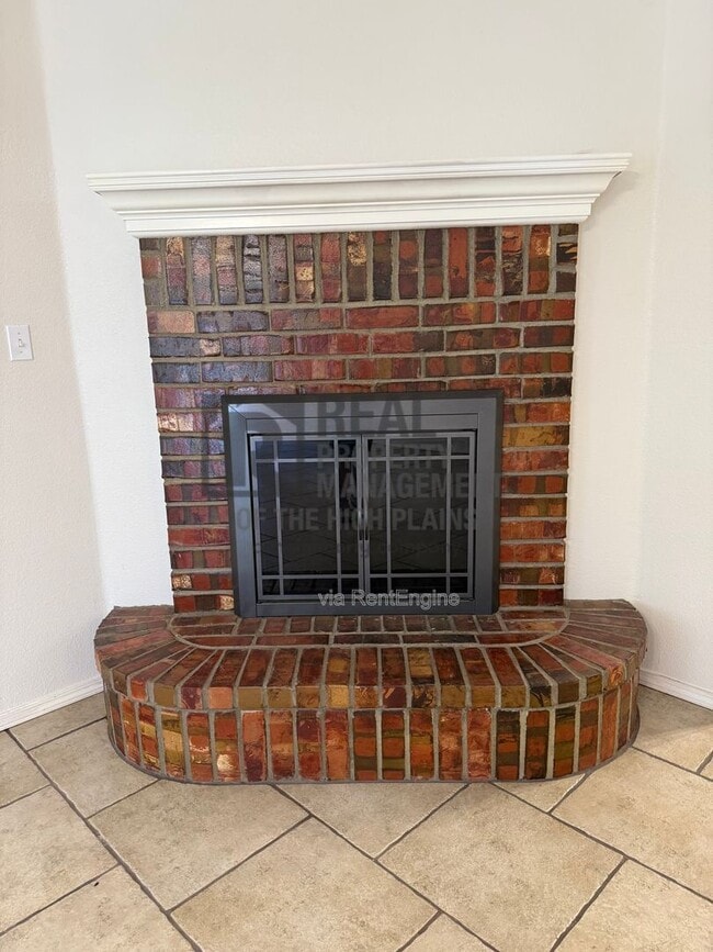 Building Photo - 1004 Pikes Peak Dr