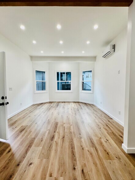 Building Photo - 519 S Breed St