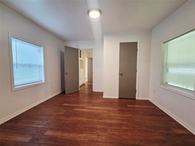 Building Photo - 3413 Willow Creek Dr