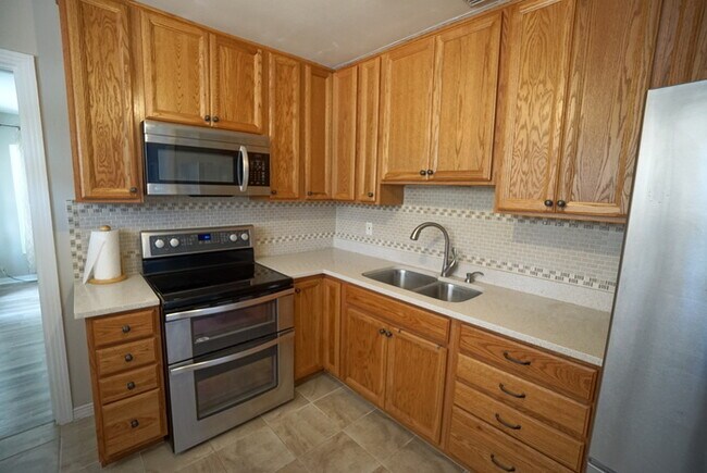 Building Photo - Charming 3/2 home in South Tampa