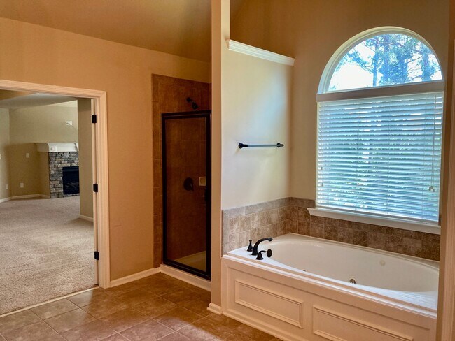 Building Photo - Spacious Grovetown Home