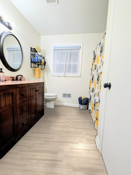 Building Photo - 1305 Reed Ave