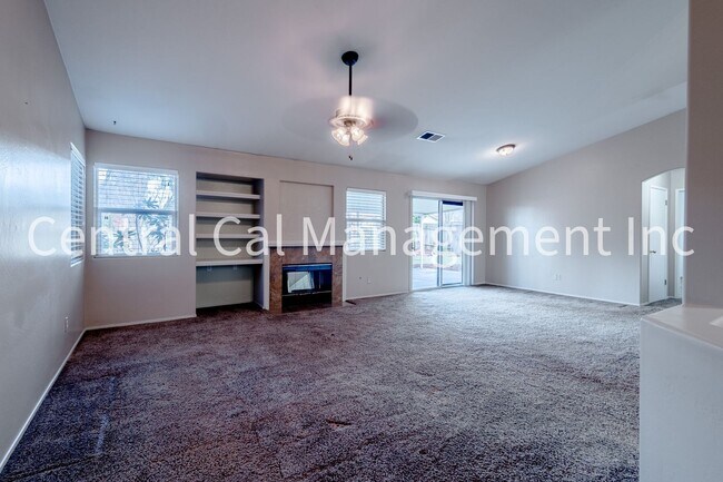 Building Photo - 3 Bedroom/2 Bath Home in Desired Riverlakes Community - $2395 per month!