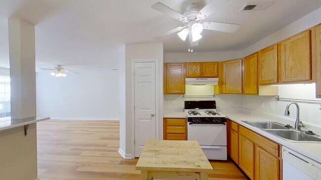 Building Photo - 2611 Ivory Run Way