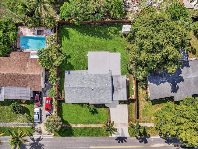 Building Photo - 2048 SW 37th Ave