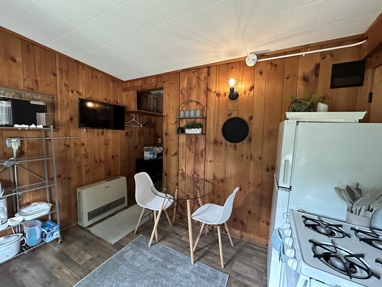 Building Photo - 14 Lake Shore Dr