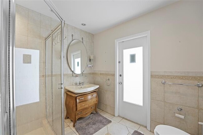 Building Photo - 1120 E Tropical Way