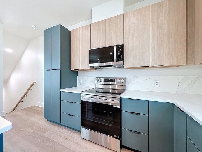 Building Photo - 342 14th St N