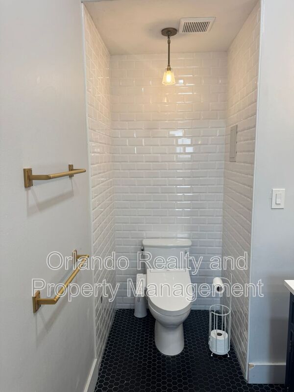 Building Photo - 356 S Osceola Ave
