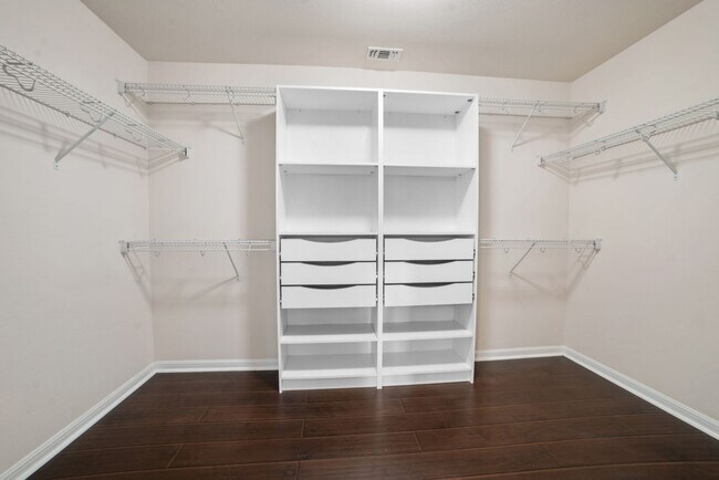 Building Photo - Gorgeous 4 Bed/ 3Bath house for rent! Avai...