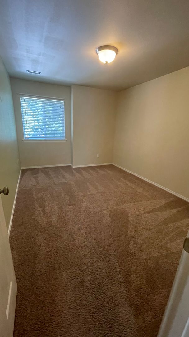 Building Photo - 2 Story Home in Clearwood Community