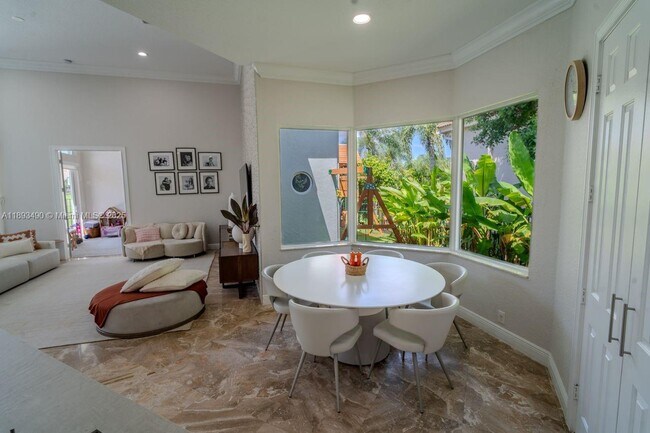 Building Photo - 2493 Poinciana Dr