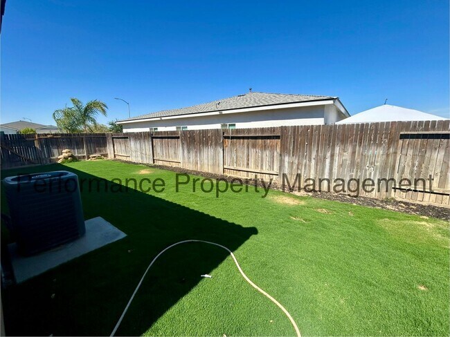 Building Photo - Stunning 3 Bed/2 Bath S Bakersfield Home w/ Solar, RBP & Security Deposit Alternative