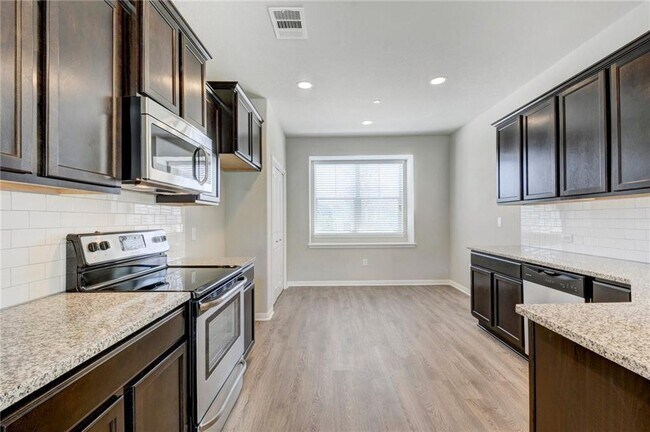 Building Photo - 516 E Slaughter Ln