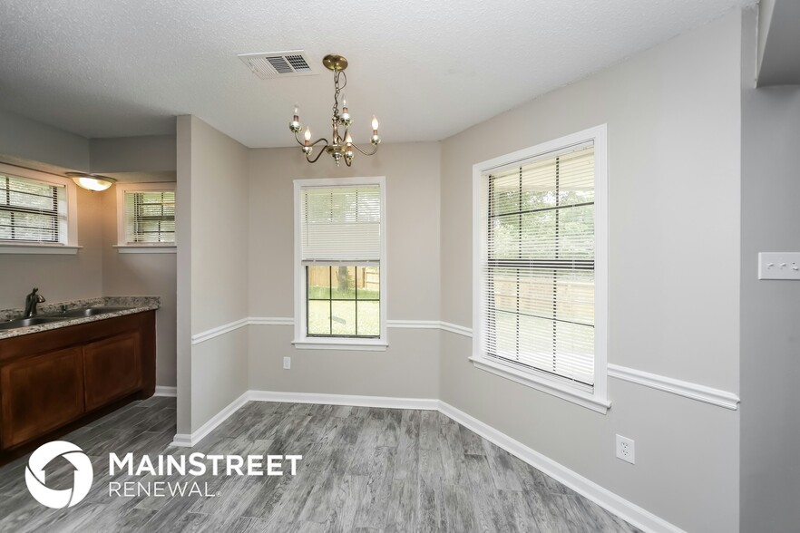 Building Photo - 6580 Silver Oak Cove