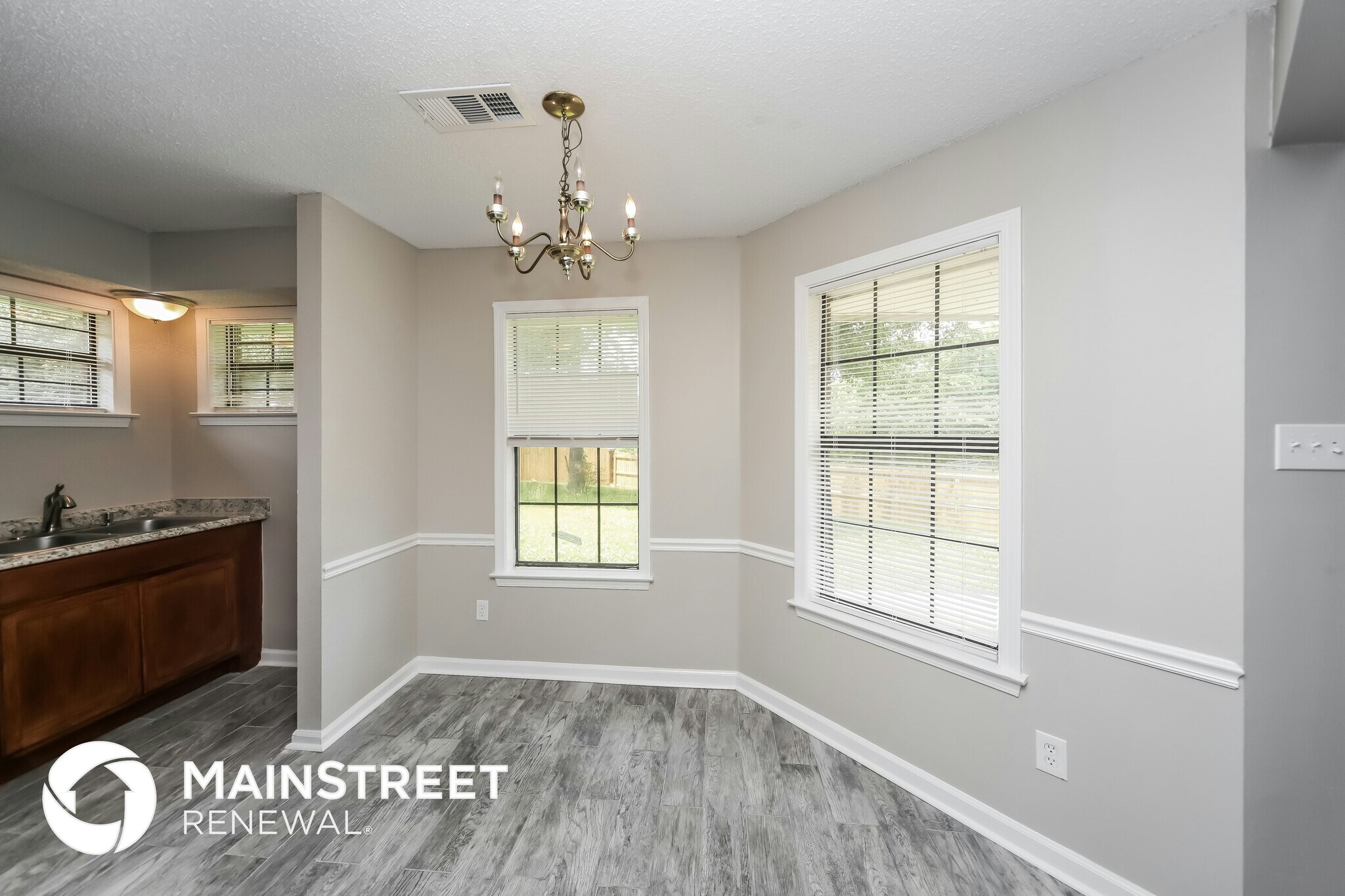Building Photo - 6580 Silver Oak Cove