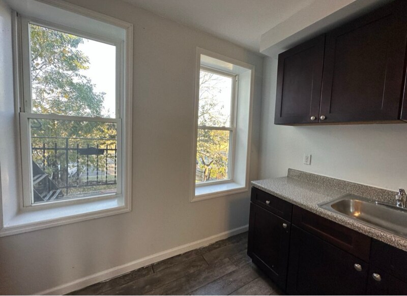 Building Photo - 148 3rd St