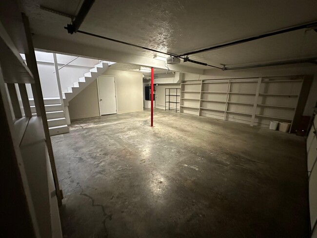 Building Photo - 3505 Lakeside Ct