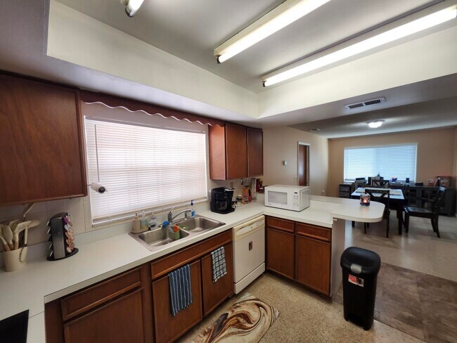 Building Photo - 2521 Tomoka Ave