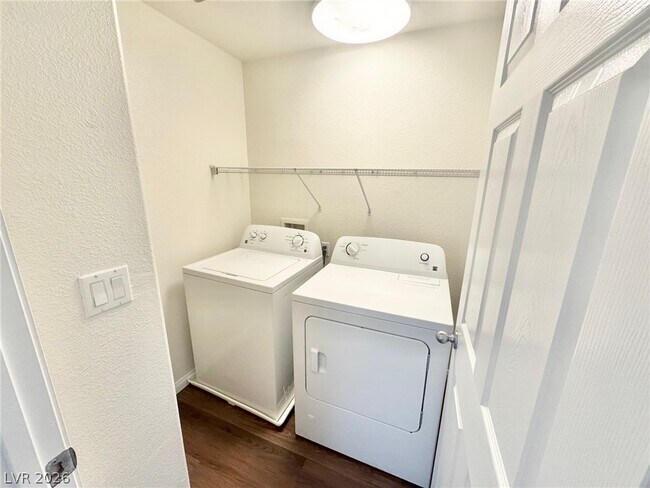 Building Photo - 7701 W Robindale Rd