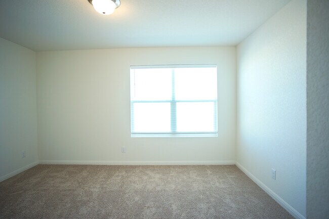 Building Photo - 12633 Henry Clay Dr
