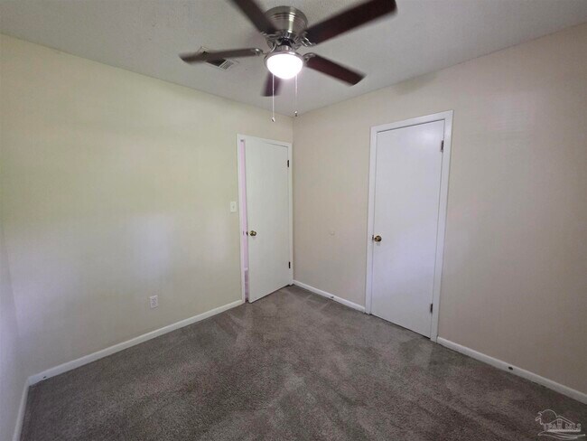 Building Photo - 4925 La Ceiba Dr