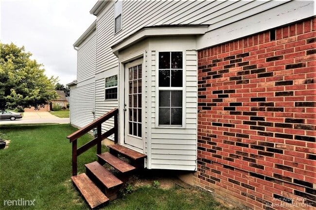 Building Photo - 3268 Monument