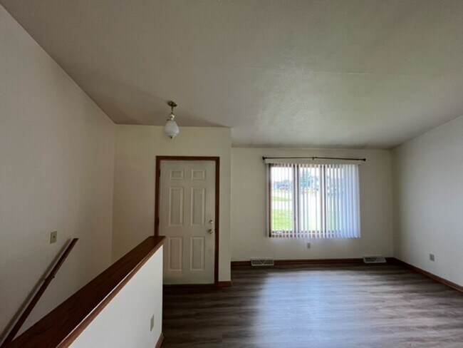 Building Photo - 330