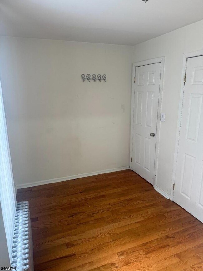 Building Photo - 28 Reid St