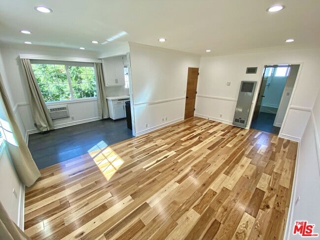 Building Photo - 1126 N Formosa Ave