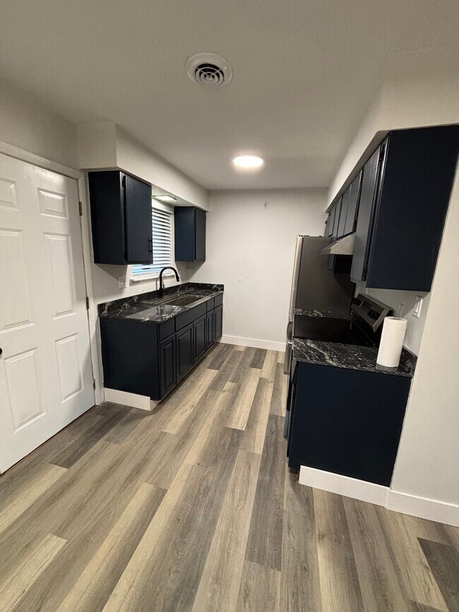 Building Photo - 1102 Apache Dr