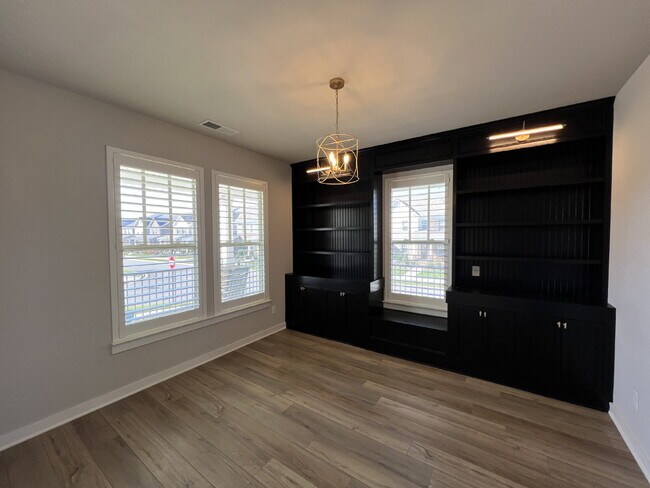 Building Photo - Luxury Living for Lease in Hendersonville!