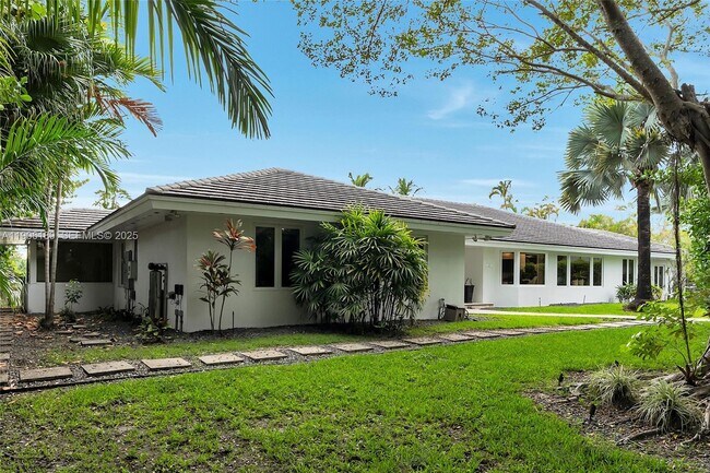 Building Photo - 415 Rovino Ave