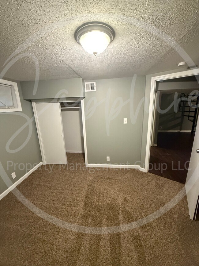 Building Photo - 2815 S Collin Ave