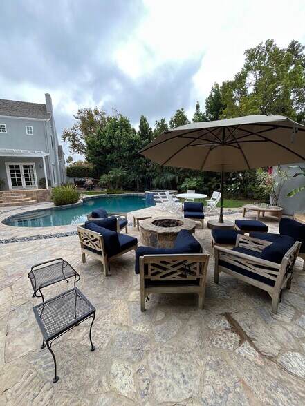 Patio area - 737 S Tremaine Ave