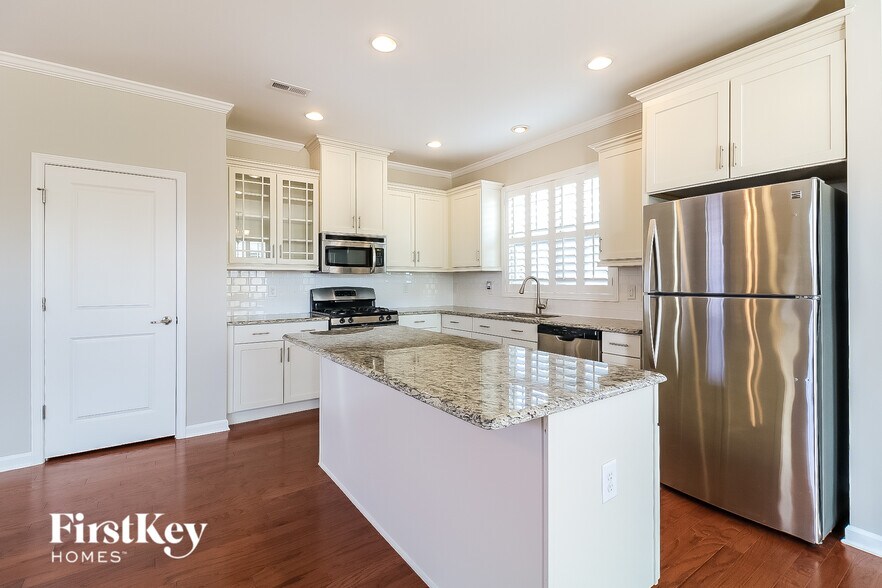 Building Photo - 69 Plum Ln