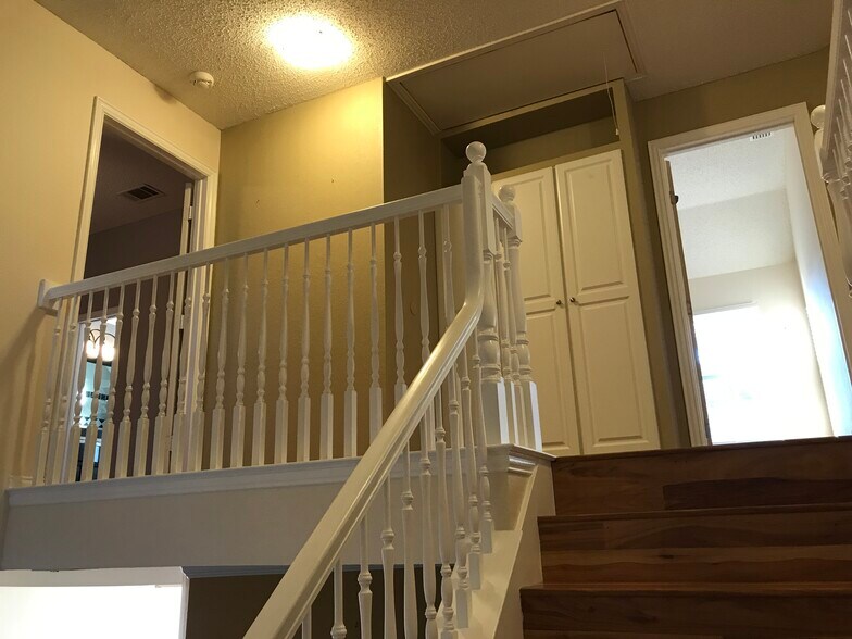 Building Photo - 1761 Meyerwood Ln S