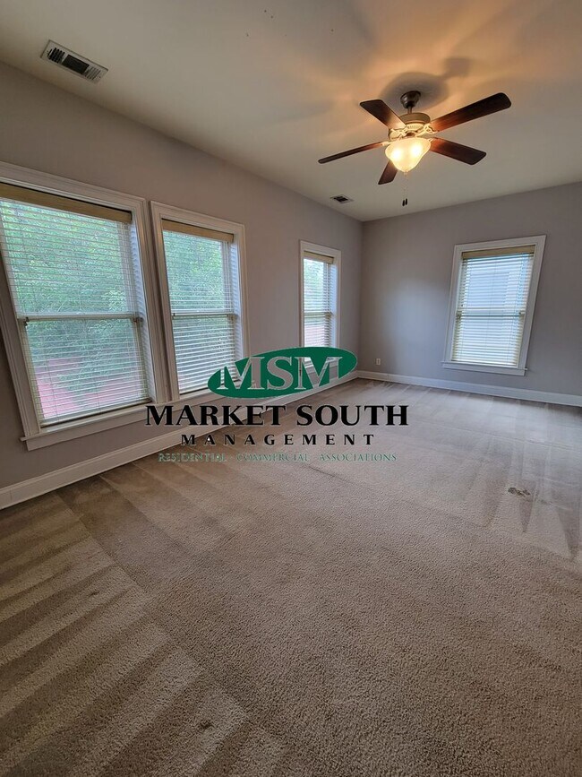 Building Photo - **REDUCED!!! Renovated Historic District!