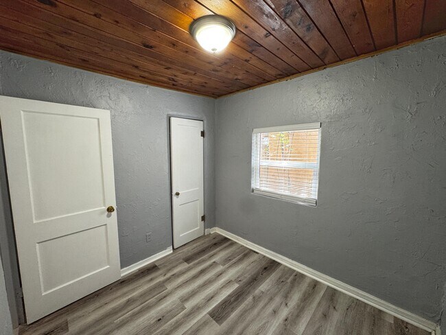 Building Photo - 426 Headingly Ave NW