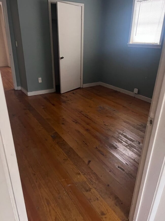 Building Photo - - 1323 hankins st