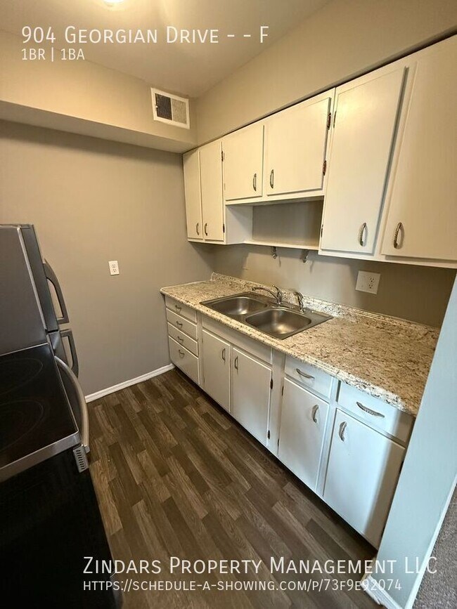 Building Photo - 904 Georgian Dr